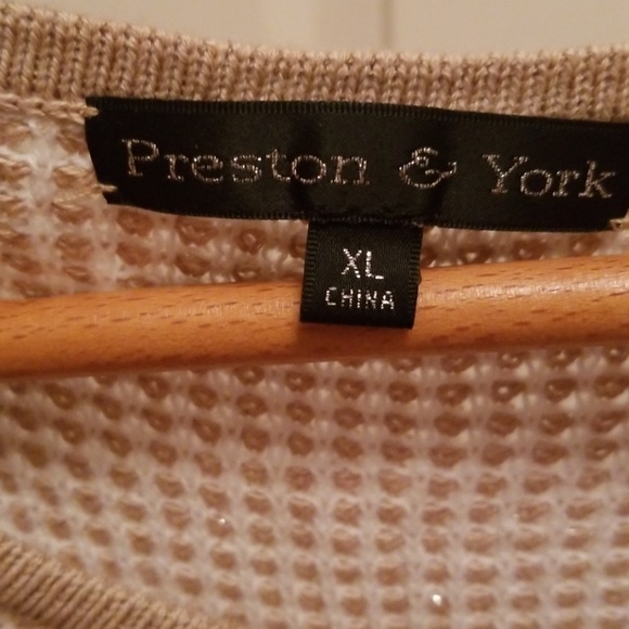 Preston and York sleeveless top xl. - Picture 2 of 2